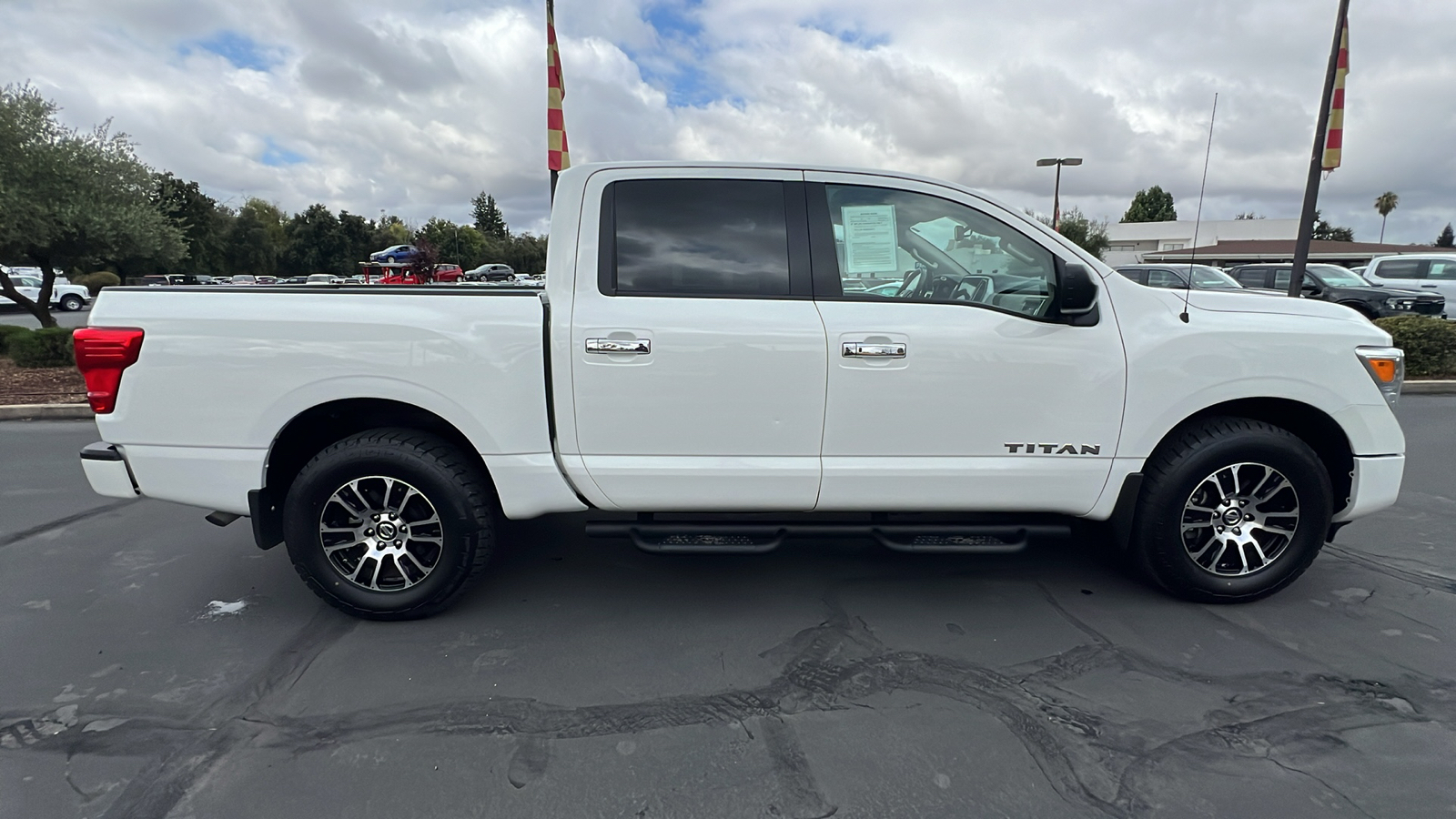 2021 Nissan Titan SV 3