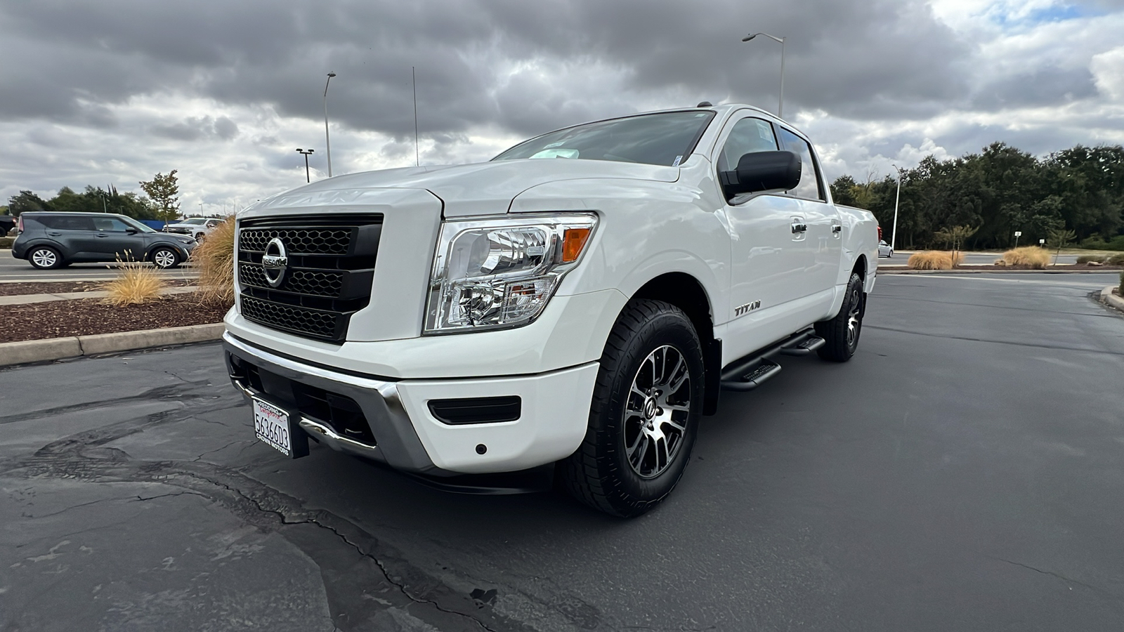 2021 Nissan Titan SV 10