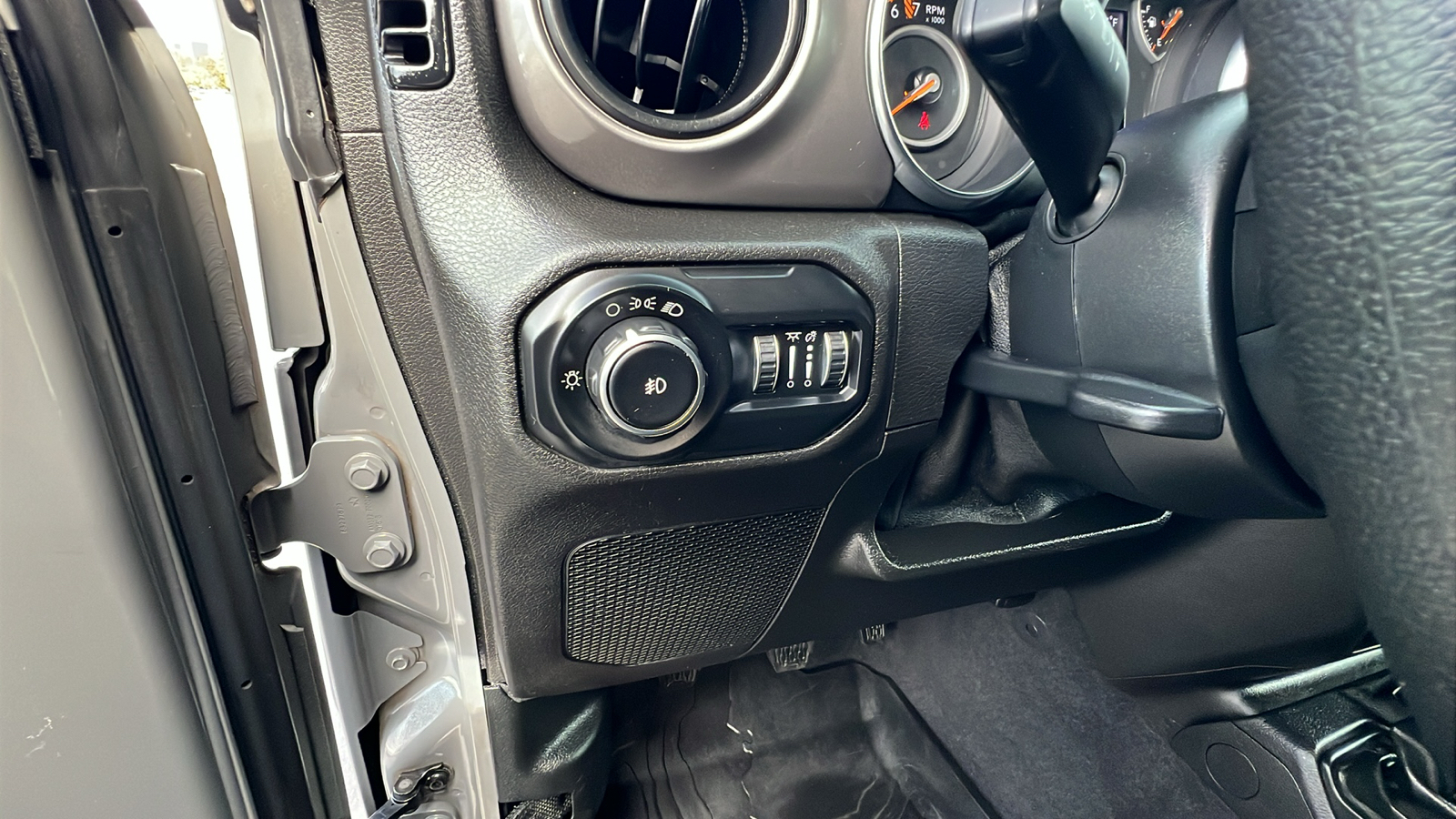 2019 Jeep Wrangler Sport 28