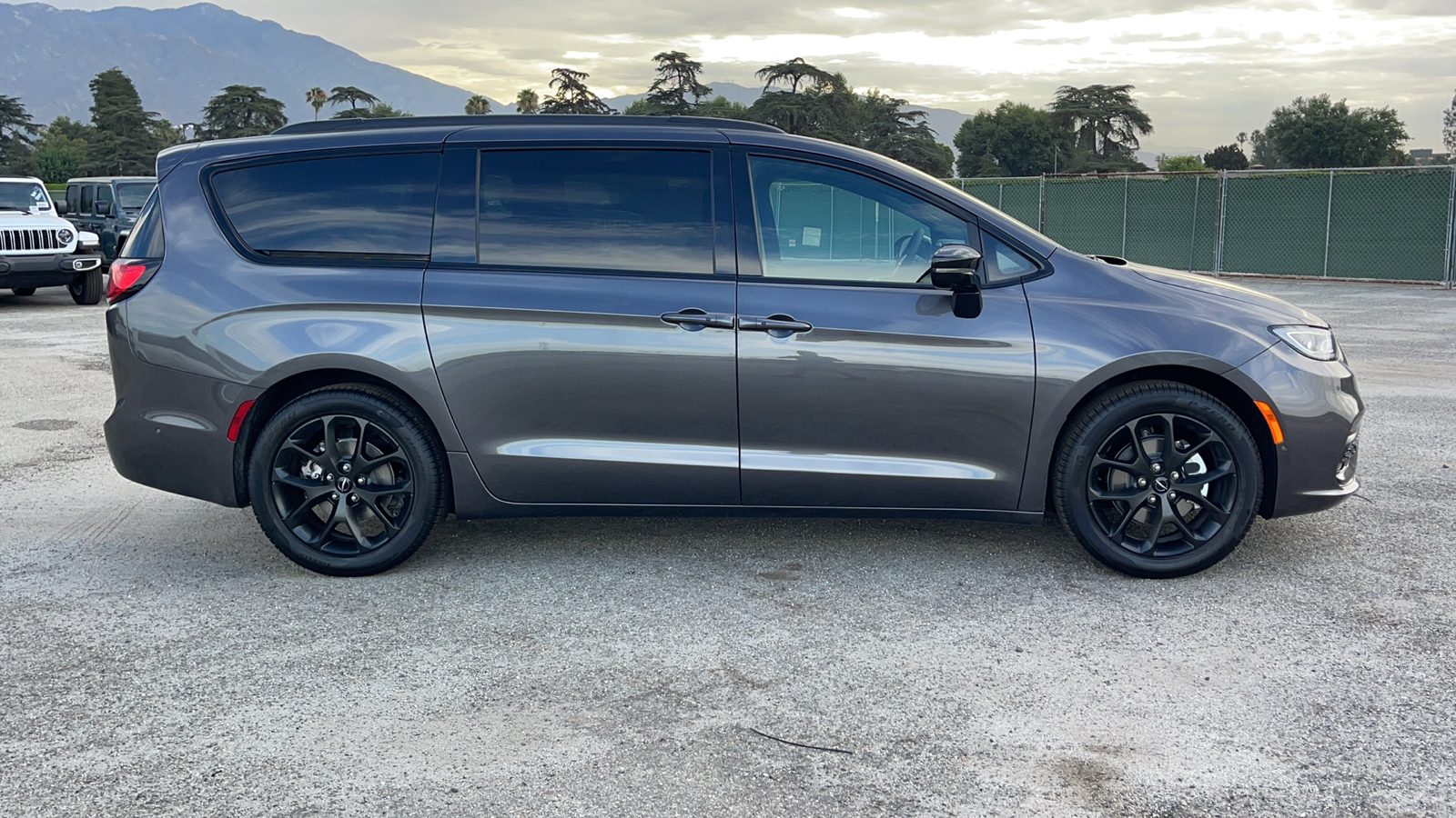 2023 Chrysler Pacifica Limited 2