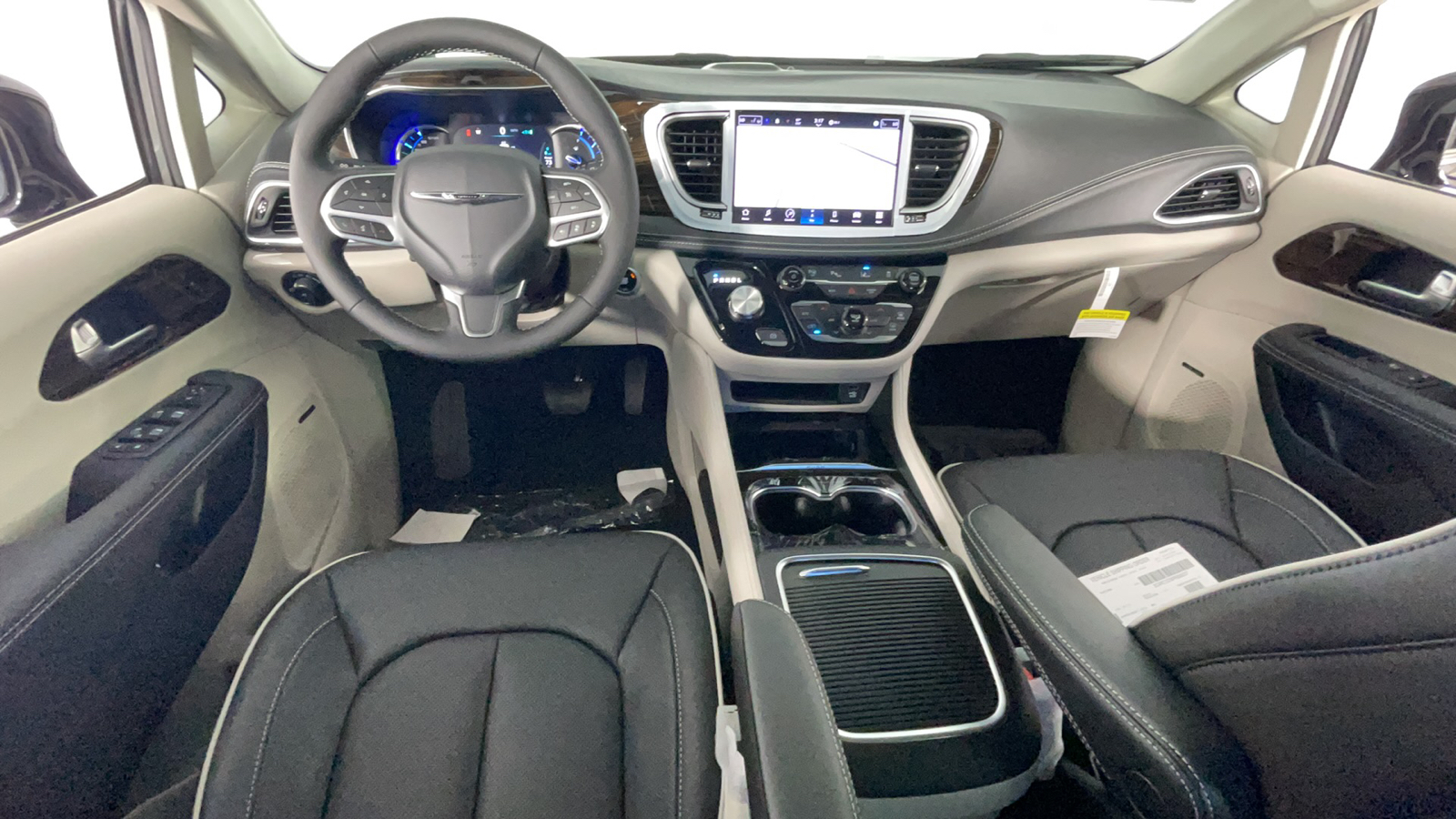2023 Chrysler Pacifica Hybrid Limited 17