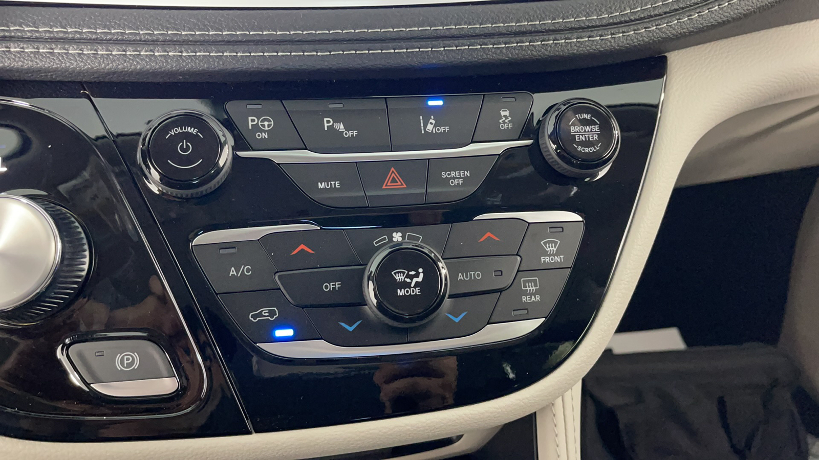 2023 Chrysler Pacifica Hybrid Limited 21