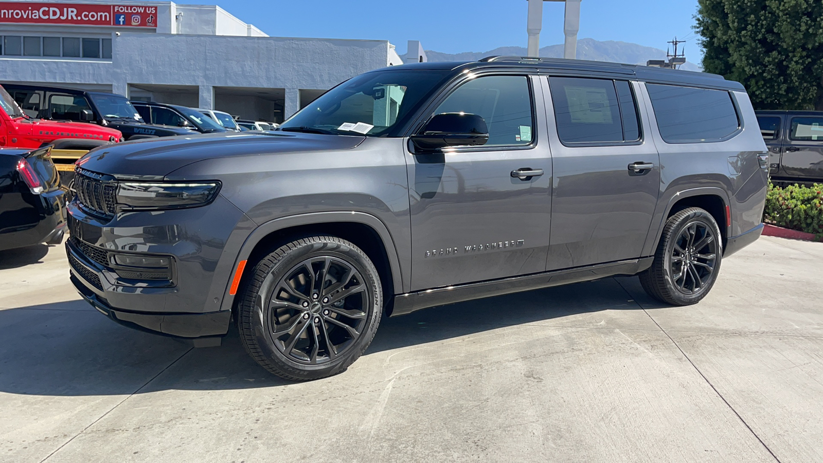 2024 Jeep Grand Wagoneer L Series II 8