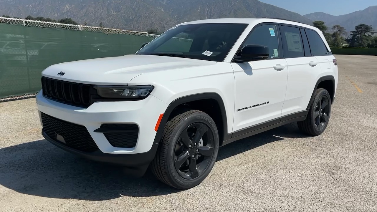 2024 Jeep Grand Cherokee Altitude X 8