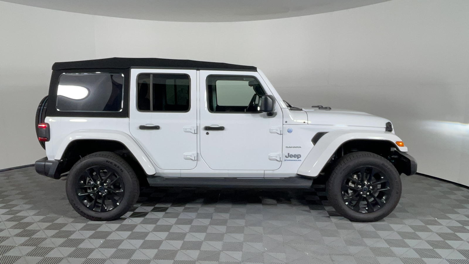 2024 Jeep Wrangler Sahara 4xe 3