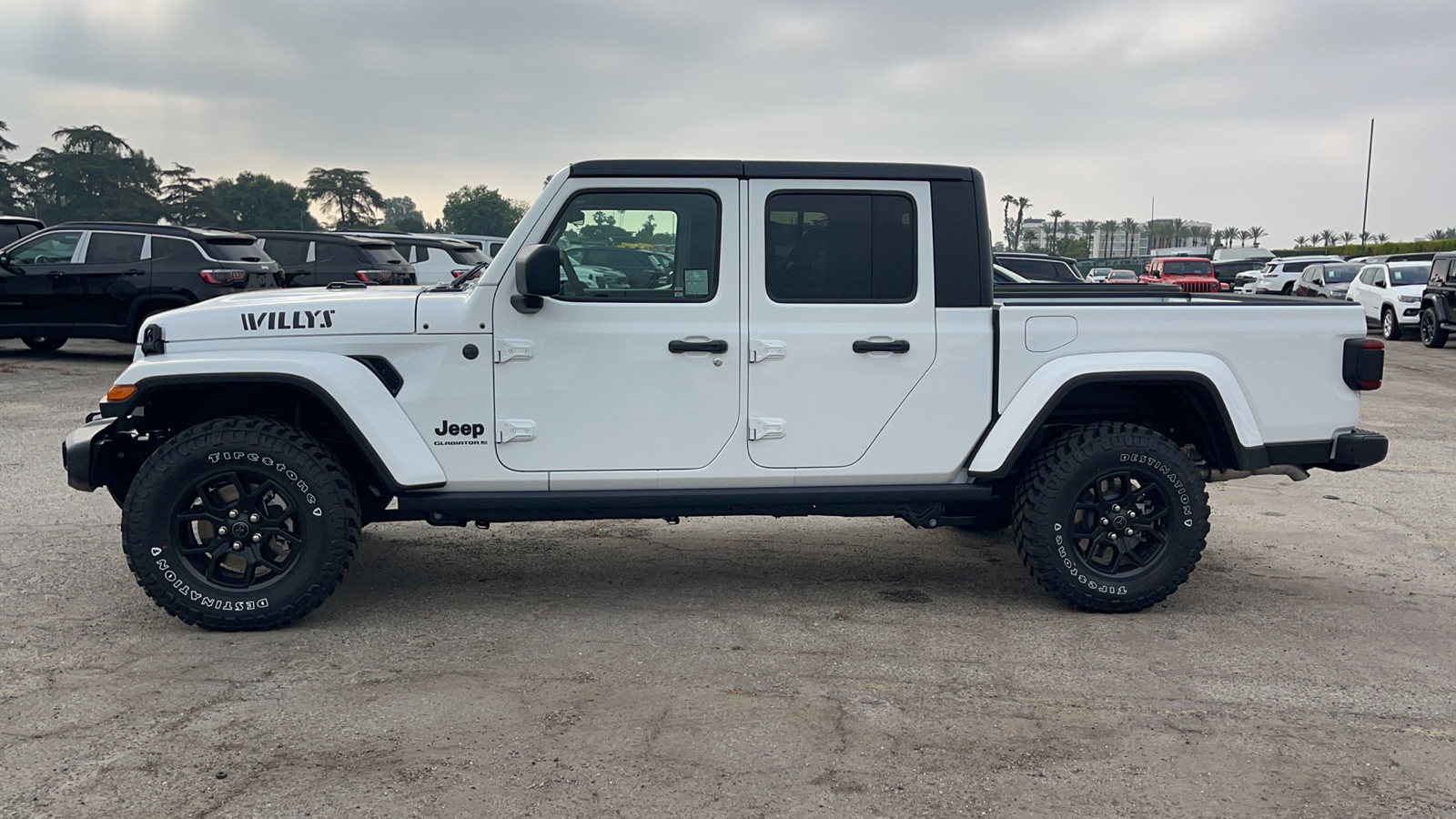 2024 Jeep Gladiator Willys 7