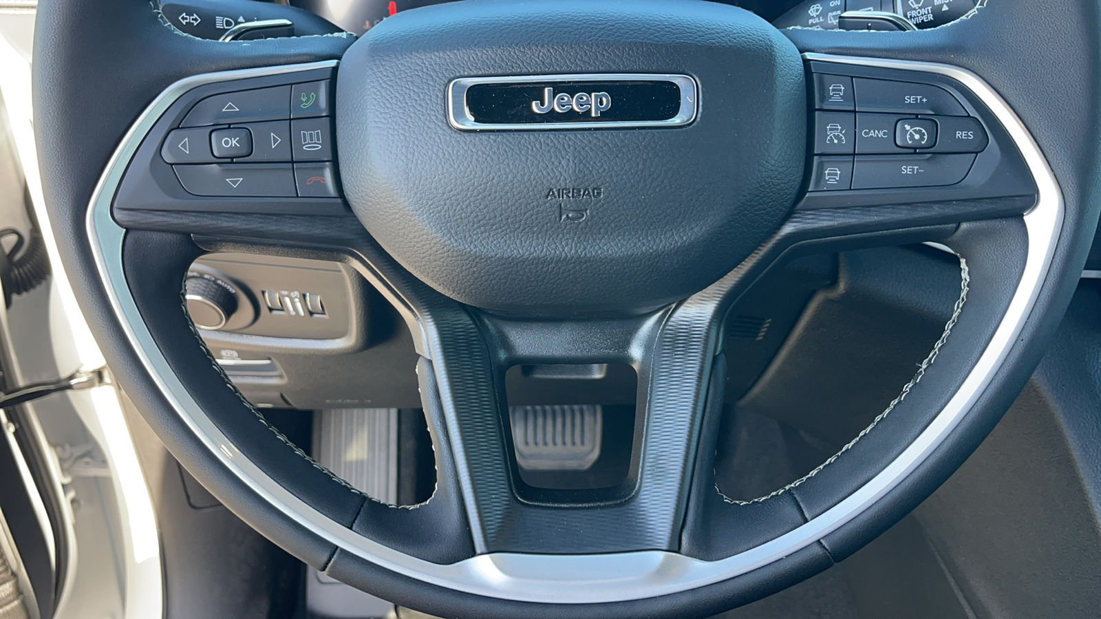 2024 Jeep Grand Cherokee Altitude X 24