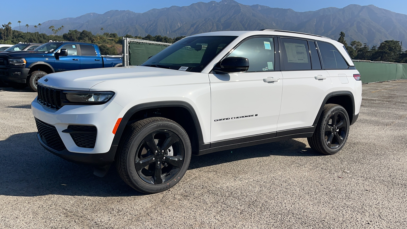 2024 Jeep Grand Cherokee Altitude X 8