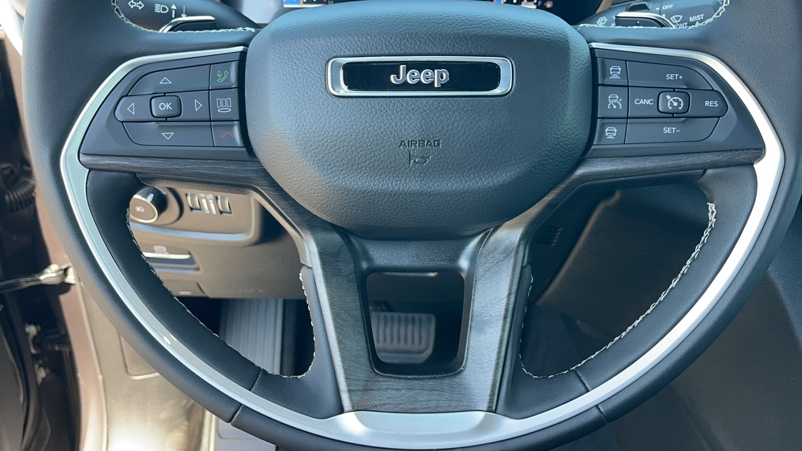 2024 Jeep Grand Cherokee L Limited 24