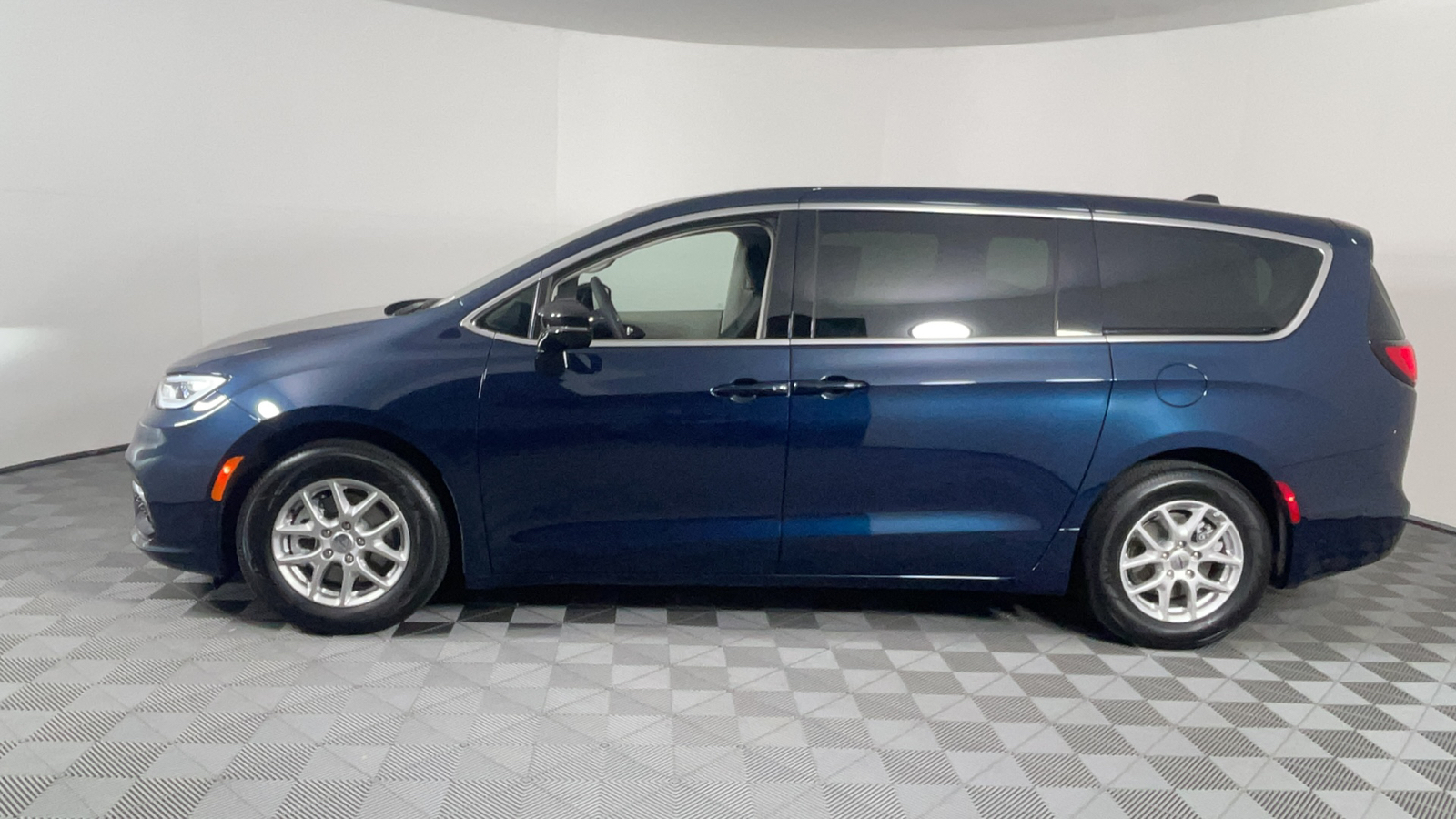 2024 Chrysler Pacifica Touring L 7