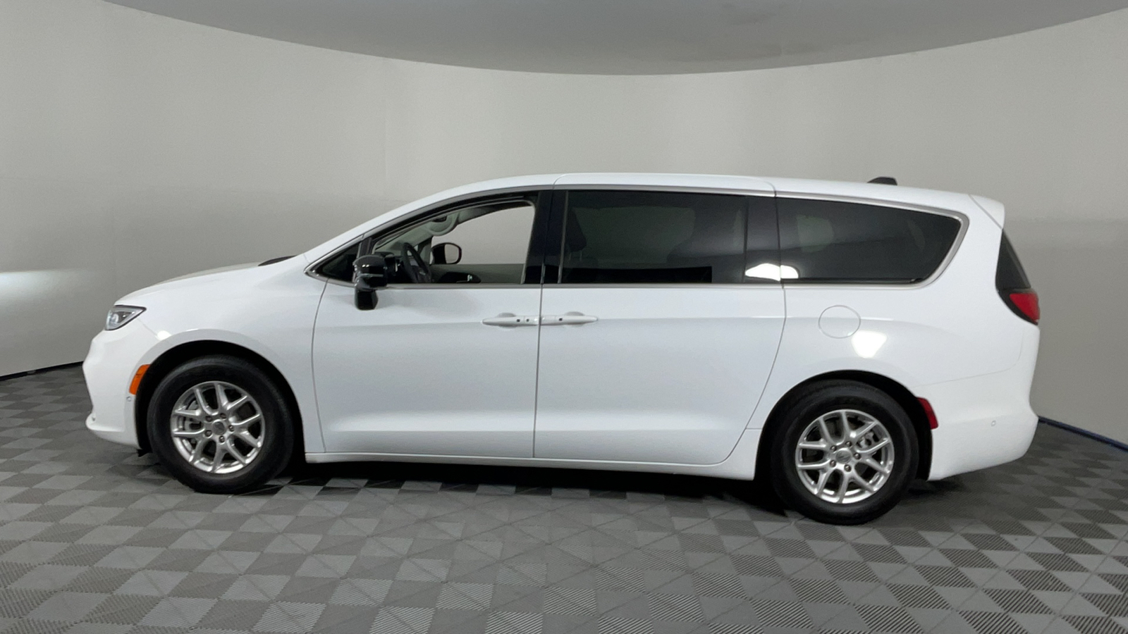 2024 Chrysler Pacifica Touring L 7