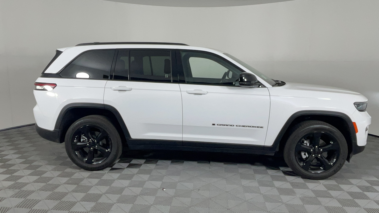 2024 Jeep Grand Cherokee Altitude X 3