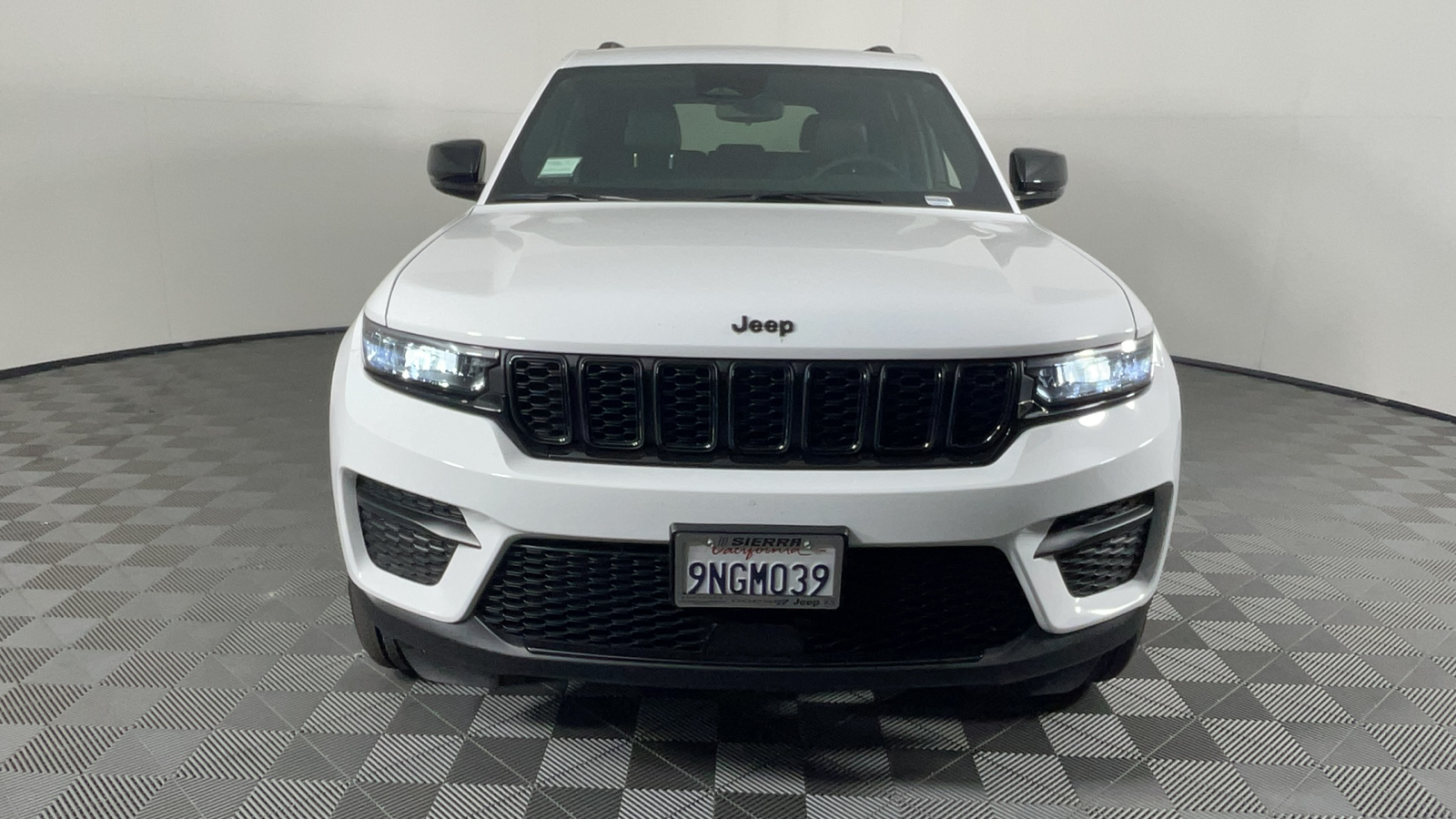 2024 Jeep Grand Cherokee Altitude X 9