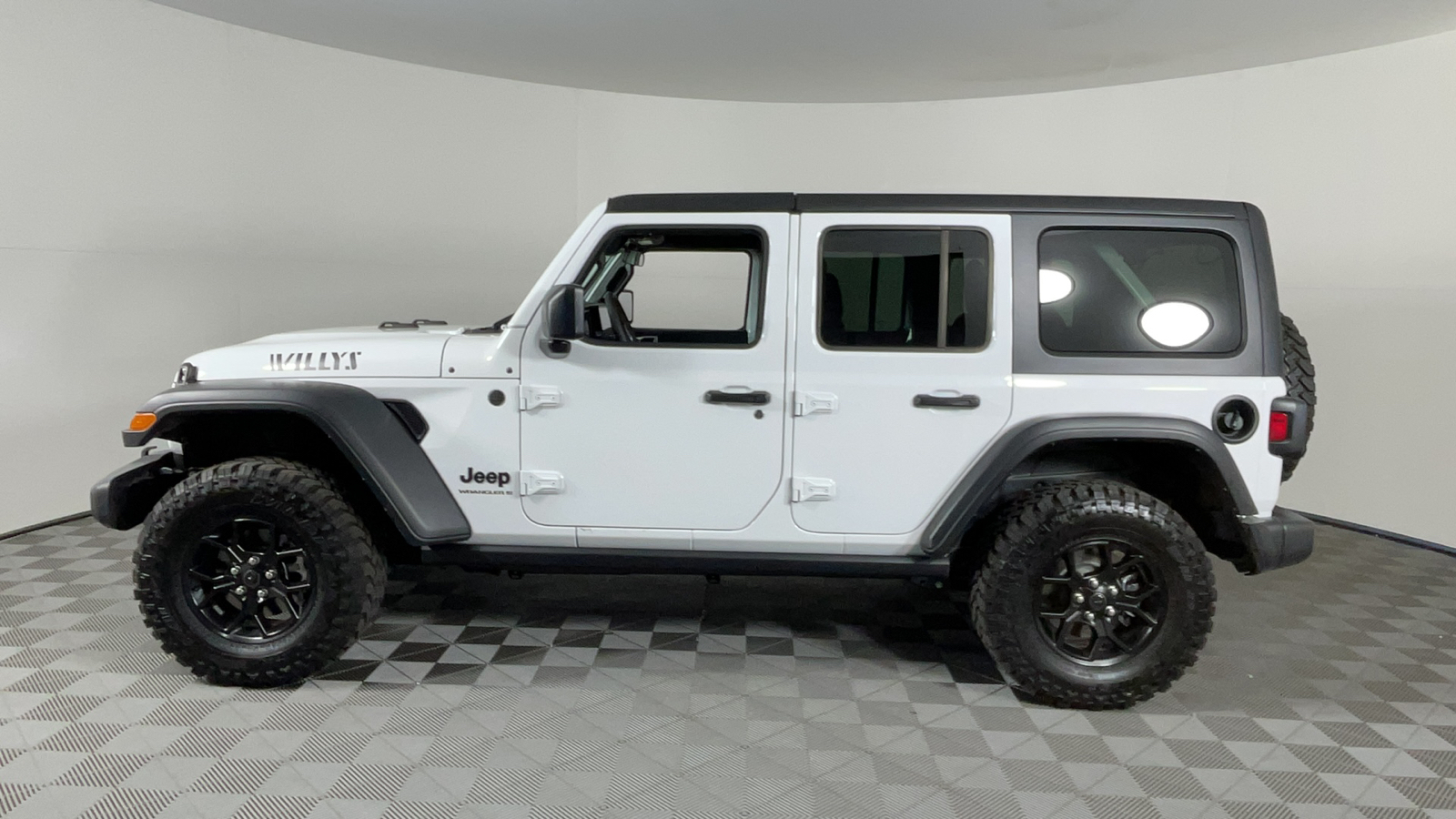 2024 Jeep Wrangler Willys 7