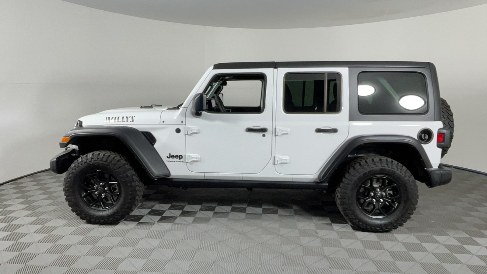 2024 Jeep Wrangler Willys 7