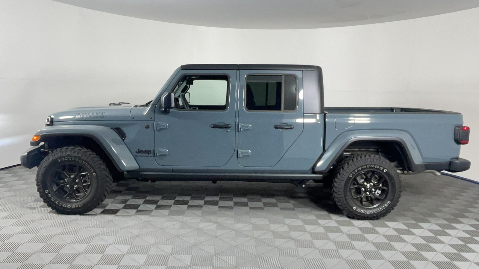 2024 Jeep Gladiator Willys 7