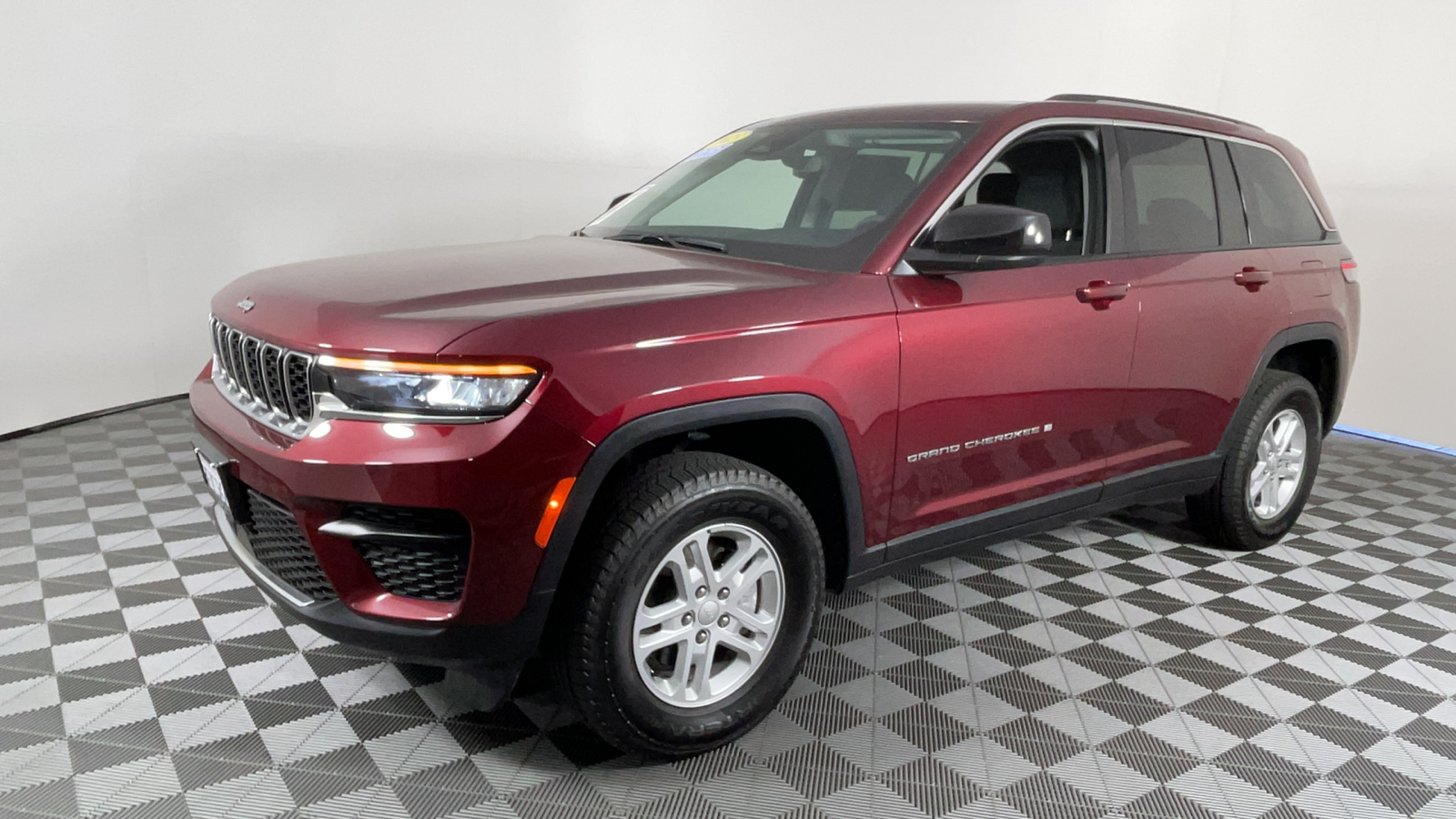 2023 Jeep Grand Cherokee Laredo 8