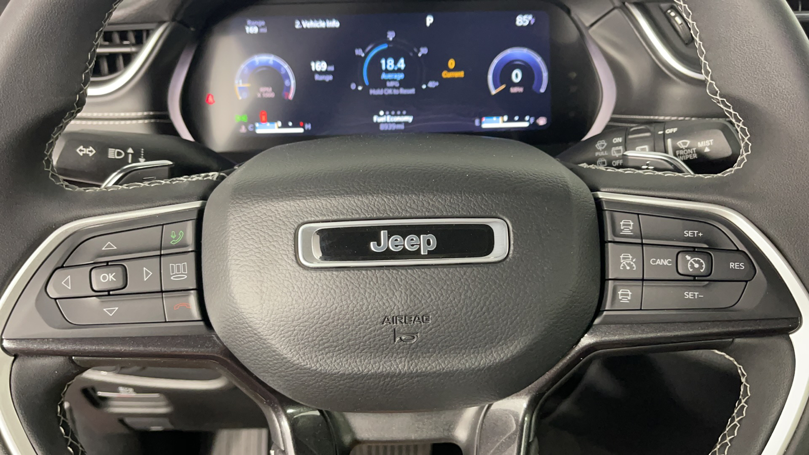 2023 Jeep Grand Cherokee Laredo 23