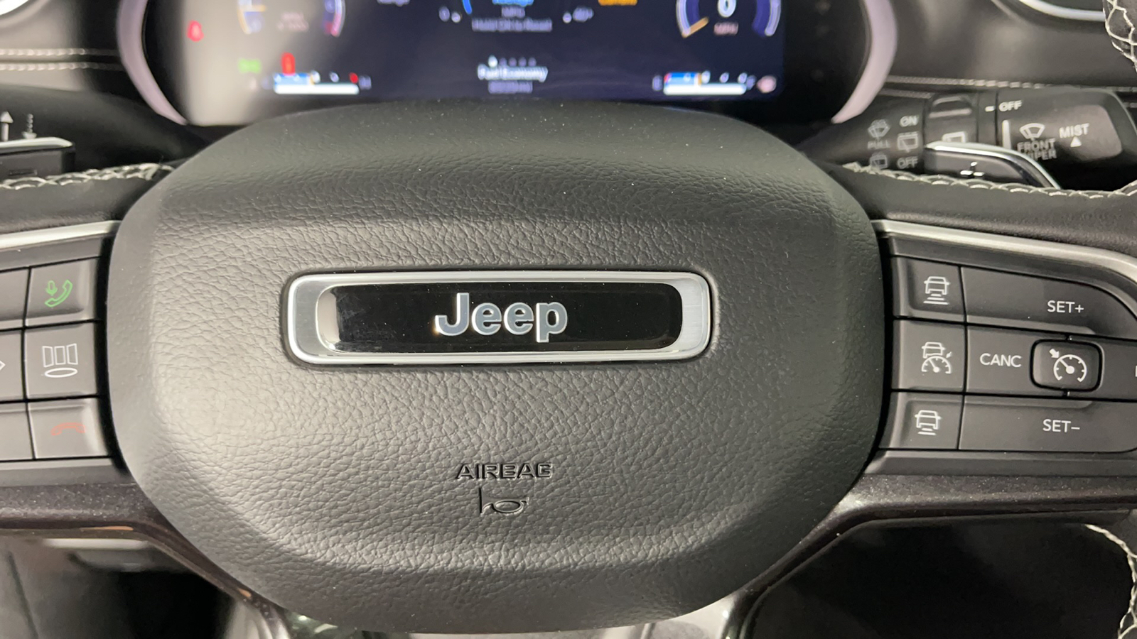 2023 Jeep Grand Cherokee Laredo 25