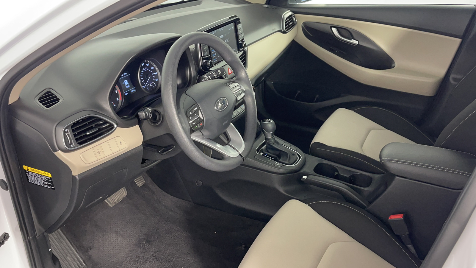 2020 Hyundai Elantra GT Base 11