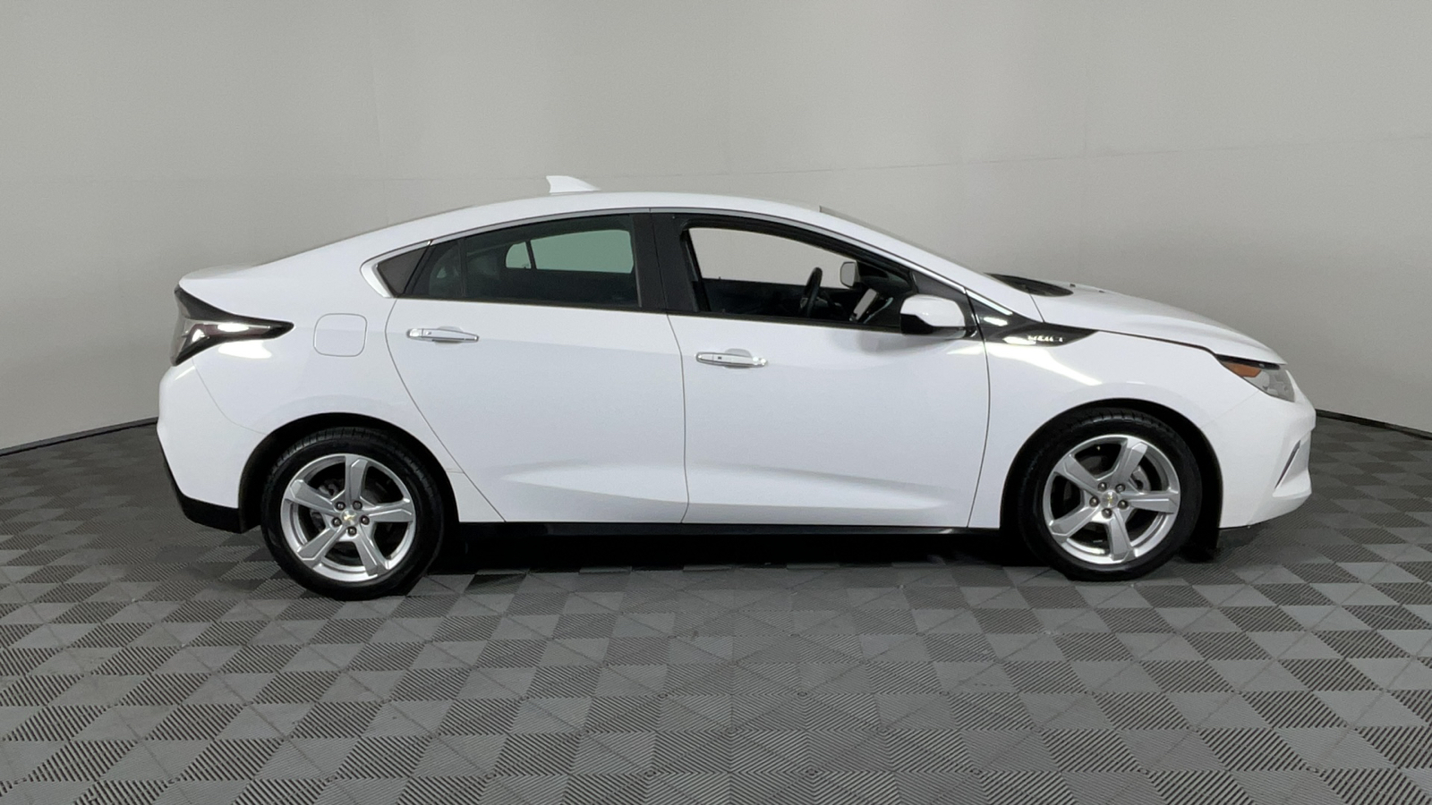 2018 Chevrolet Volt LT 3