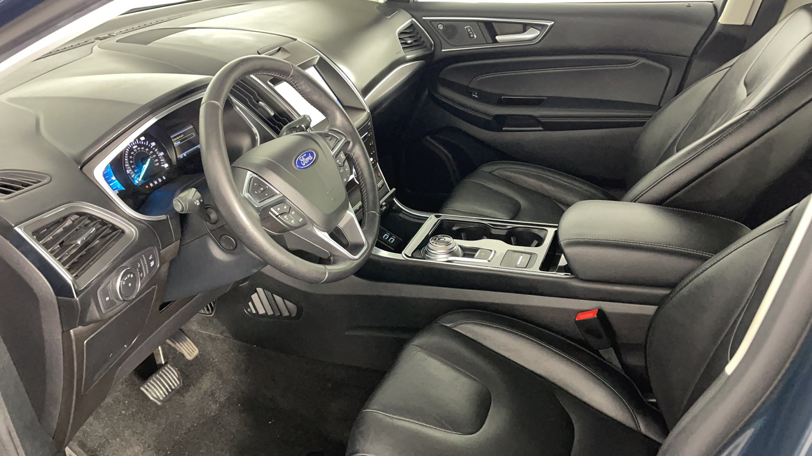 2019 Ford Edge Titanium 11