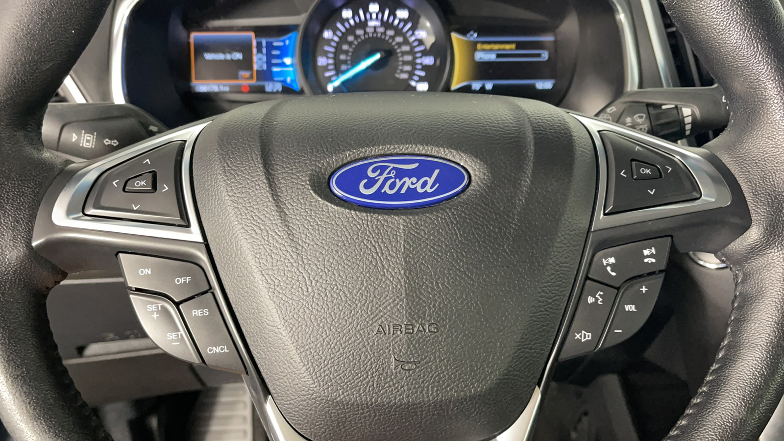 2019 Ford Edge Titanium 23