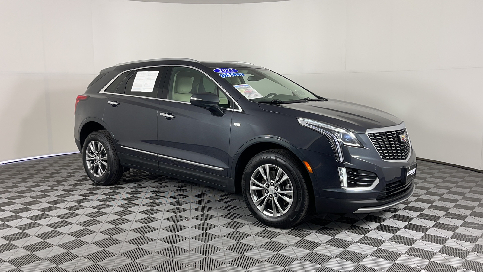 2021 Cadillac XT5 FWD Premium Luxury 2