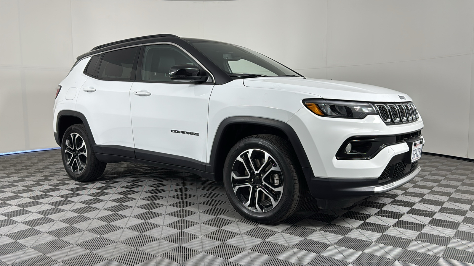 2023 Jeep Compass Limited 1