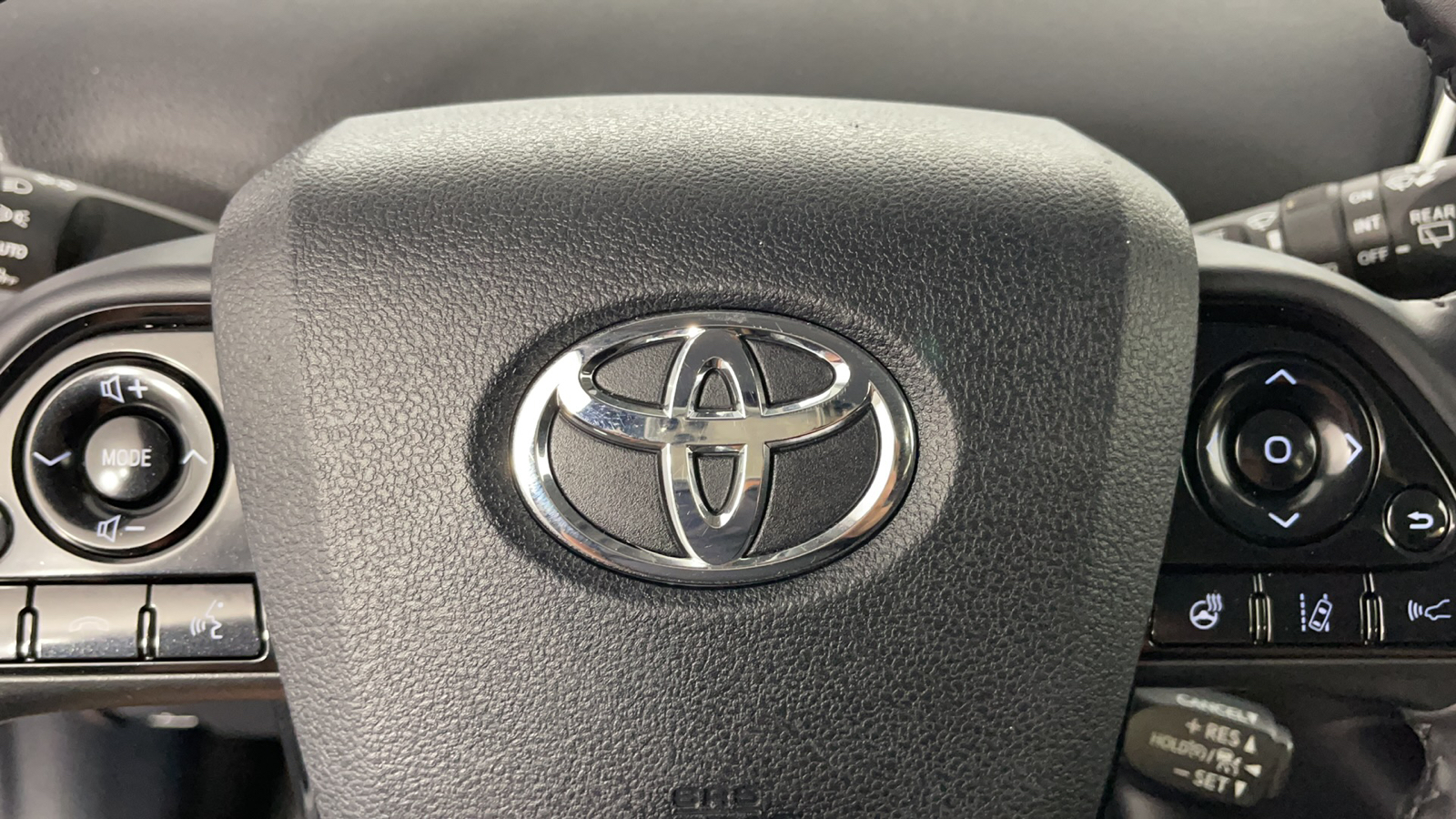2019 Toyota Prius XLE 27