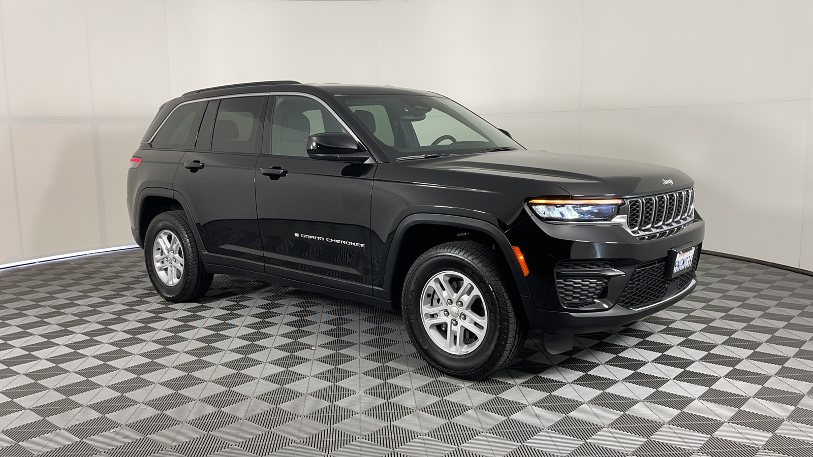 2024 Jeep Grand Cherokee Laredo 1