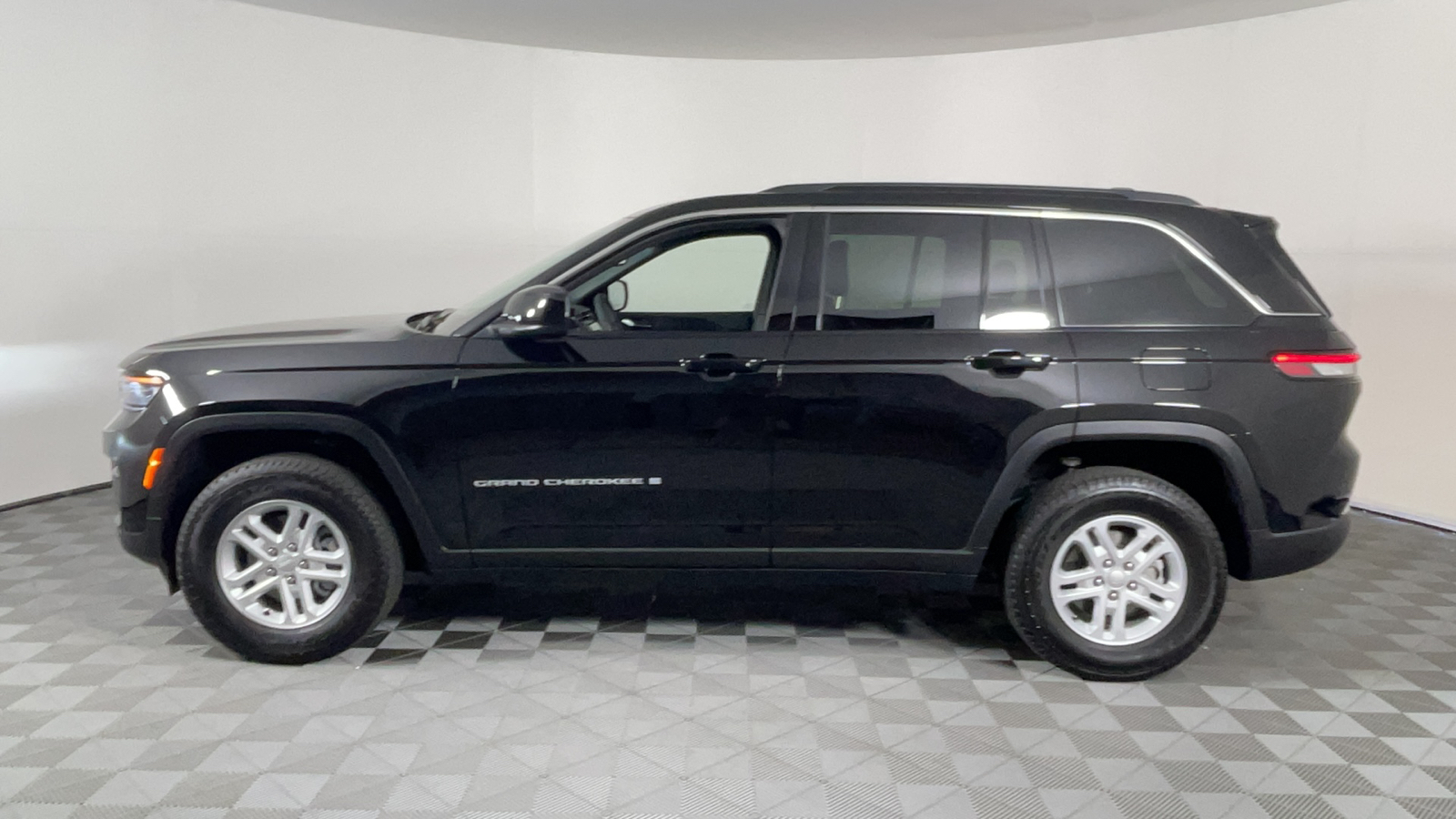 2024 Jeep Grand Cherokee Laredo 7