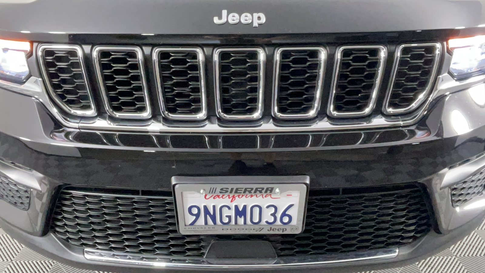 2024 Jeep Grand Cherokee Laredo 10