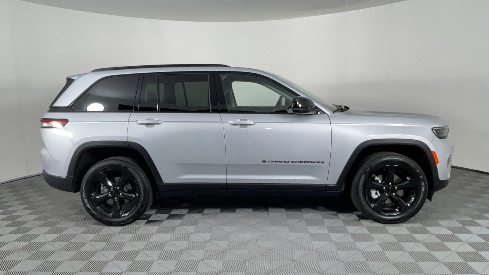 2024 Jeep Grand Cherokee Limited 3