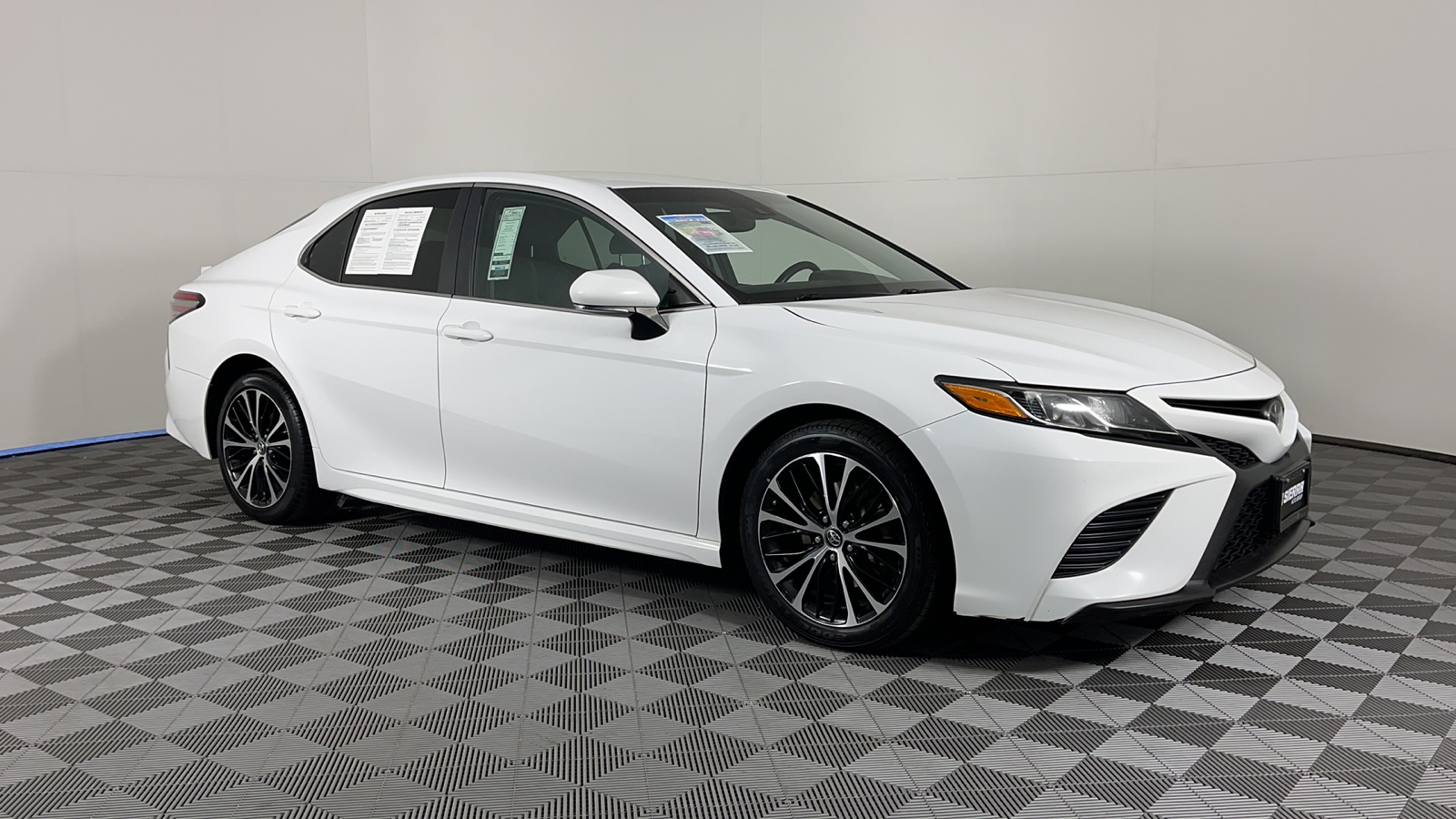 2018 Toyota Camry SE 1