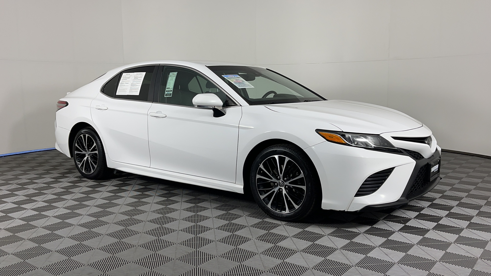 2018 Toyota Camry SE 2