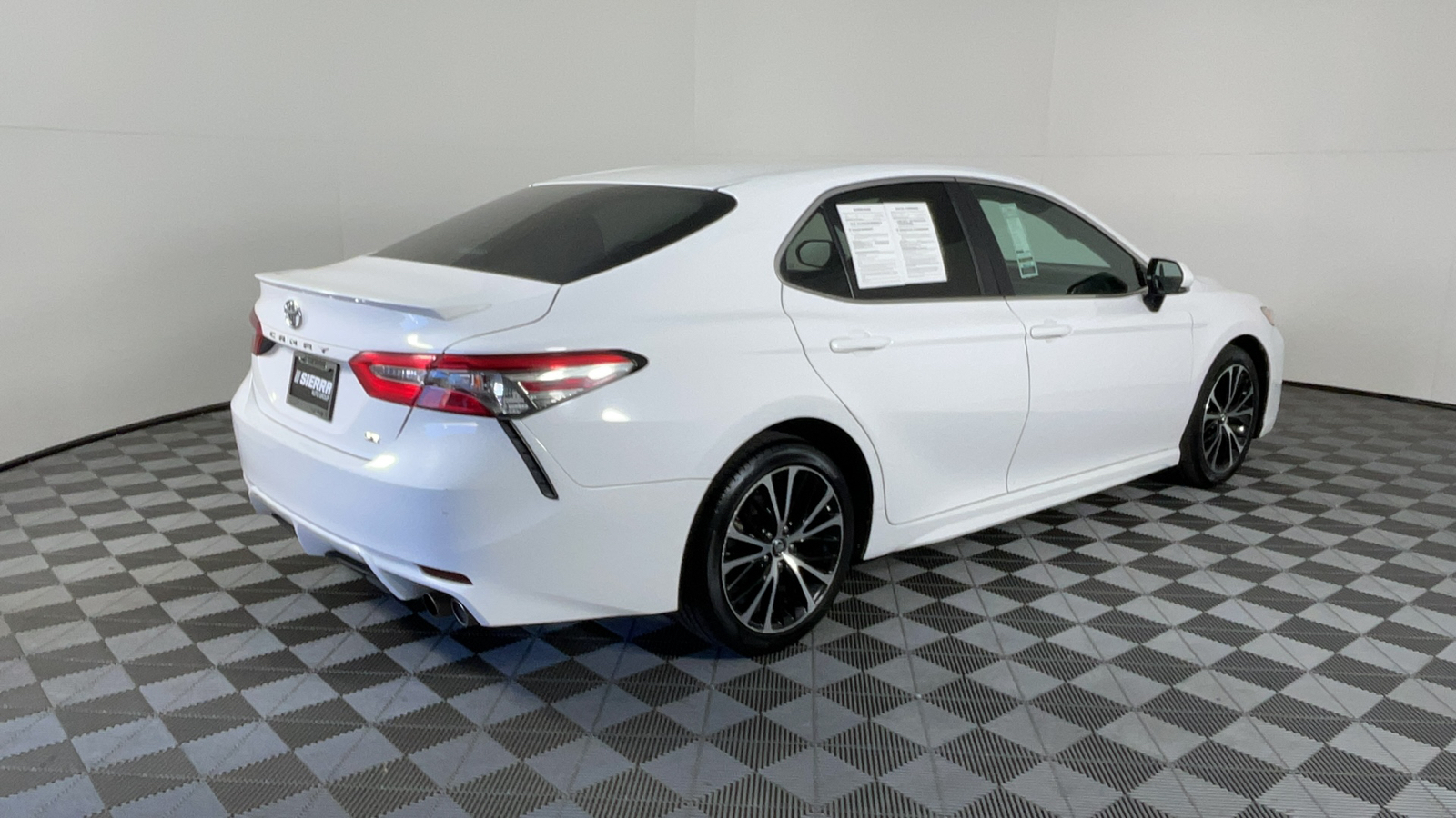 2018 Toyota Camry SE 4