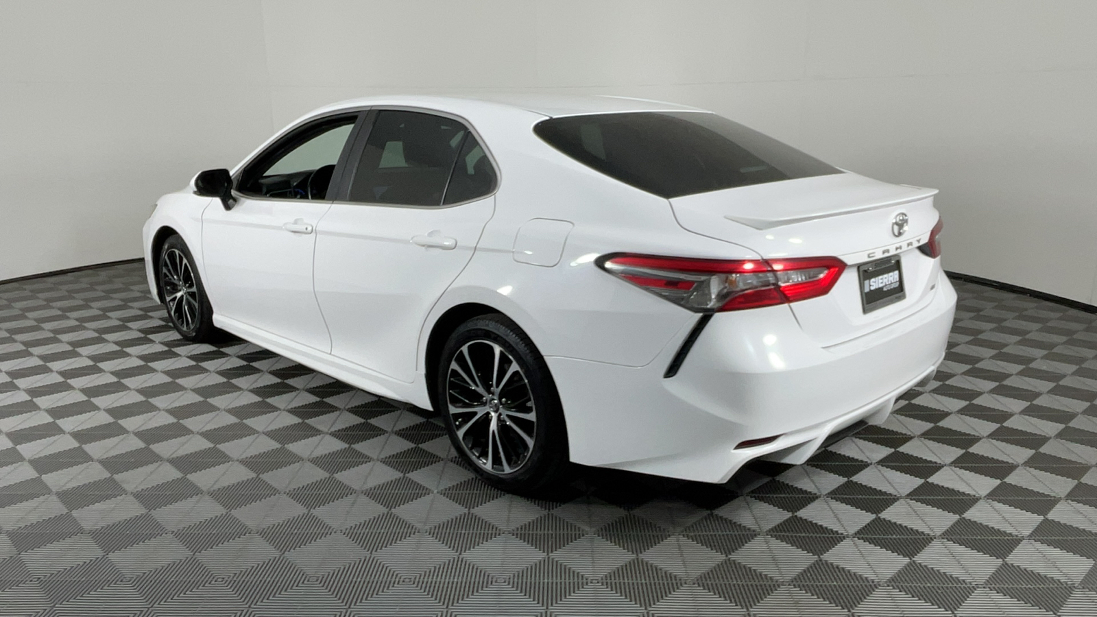 2018 Toyota Camry SE 6