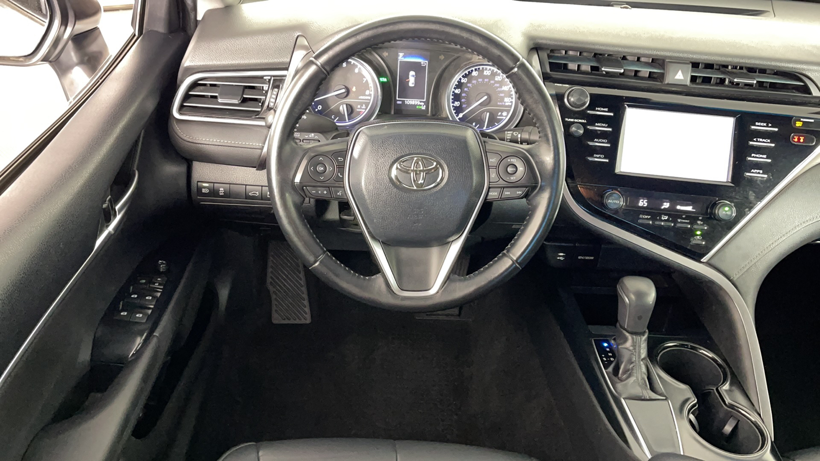 2018 Toyota Camry SE 14