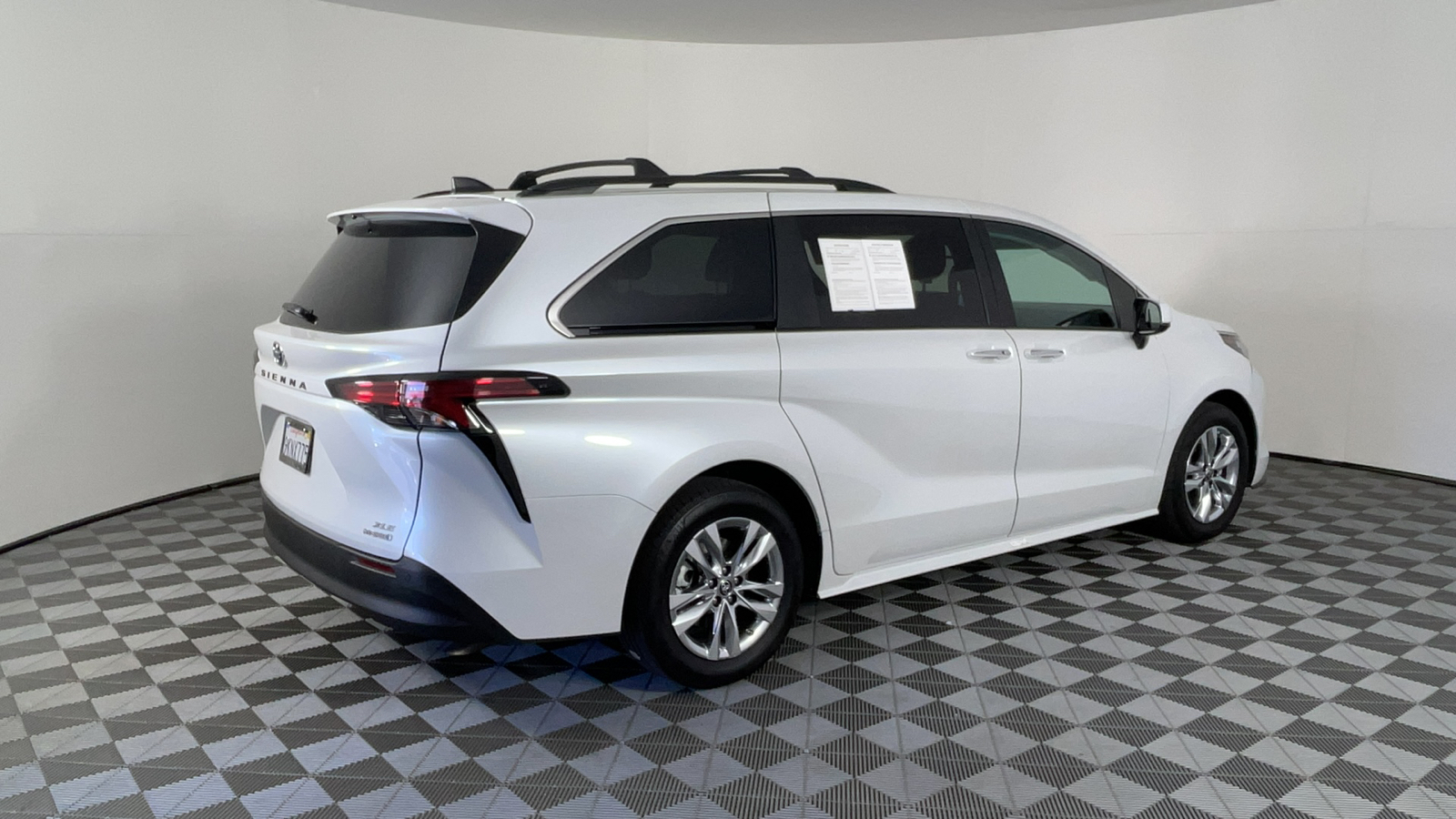 2022 Toyota Sienna XLE 4