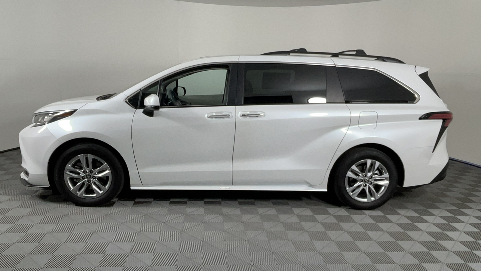 2022 Toyota Sienna XLE 7