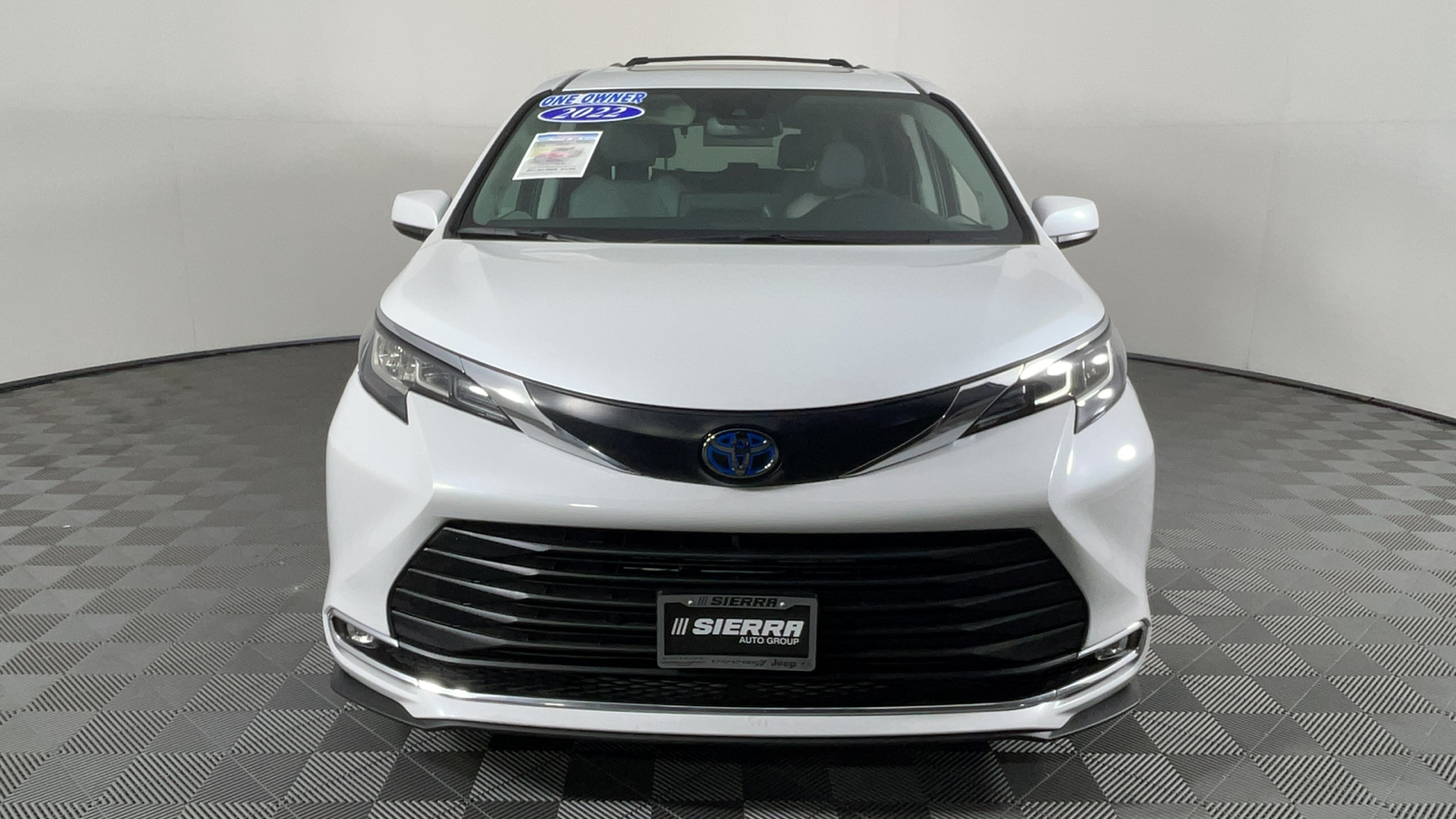 2022 Toyota Sienna XLE 9