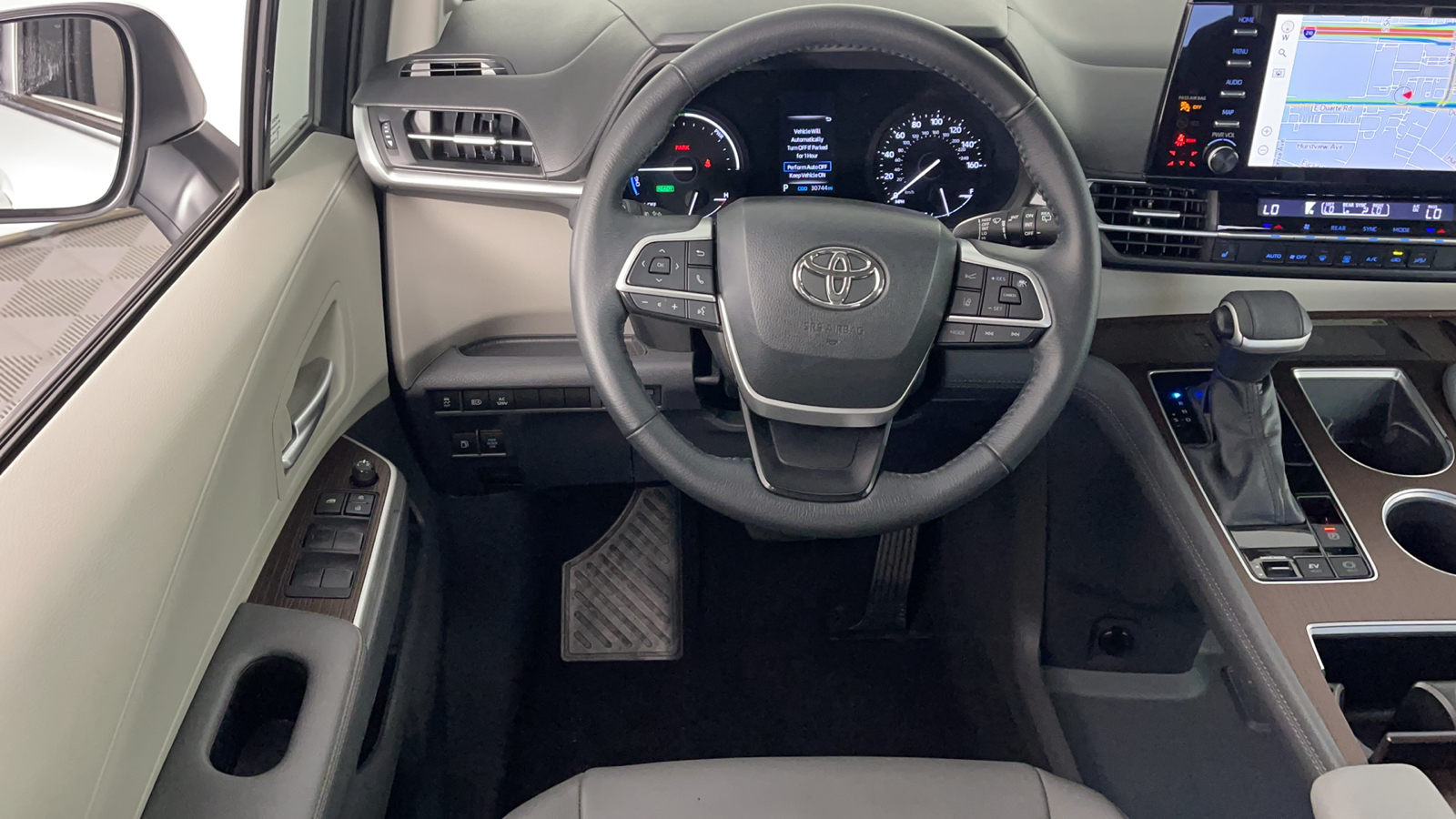 2022 Toyota Sienna XLE 15