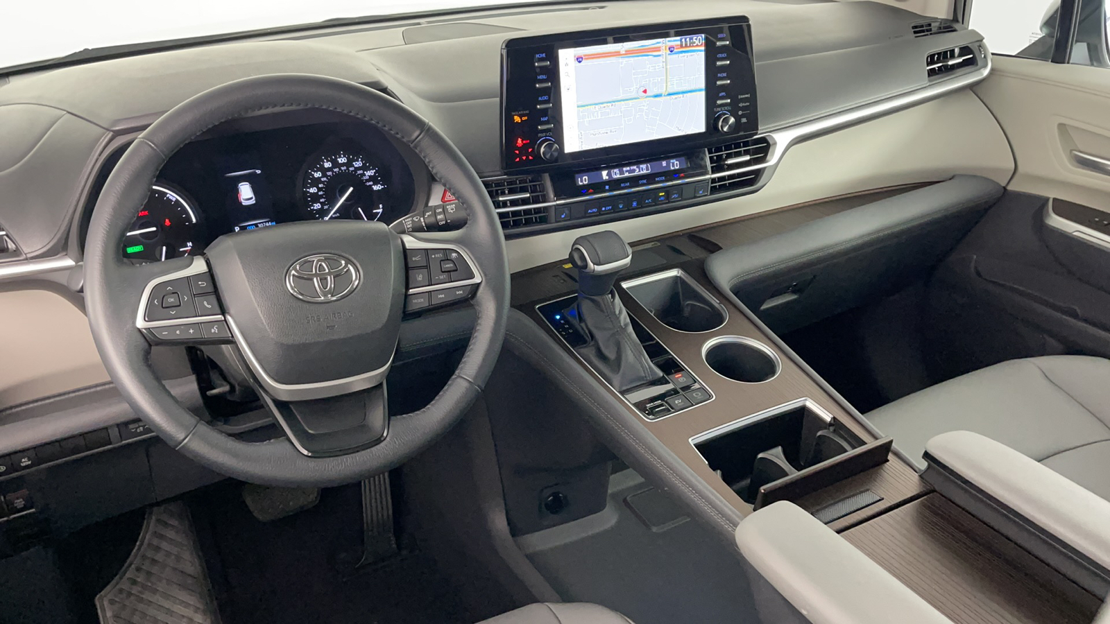 2022 Toyota Sienna XLE 16