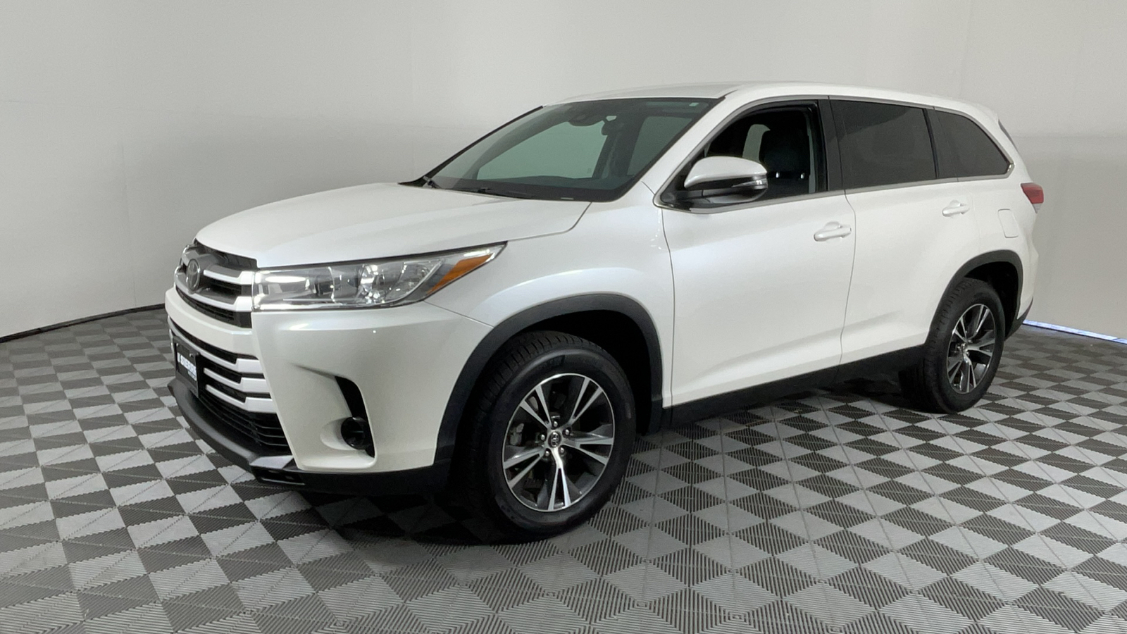 2019 Toyota Highlander LE 8