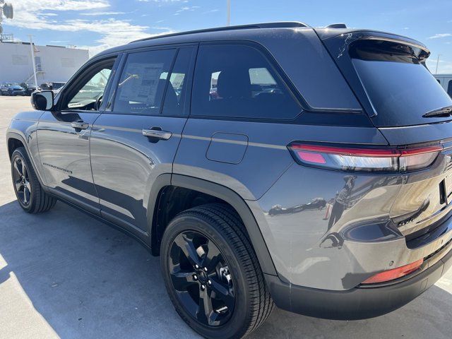 2024 Jeep Grand Cherokee Altitude 29