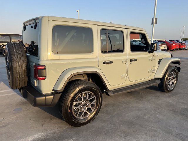 2024 Jeep Wrangler Sahara 29