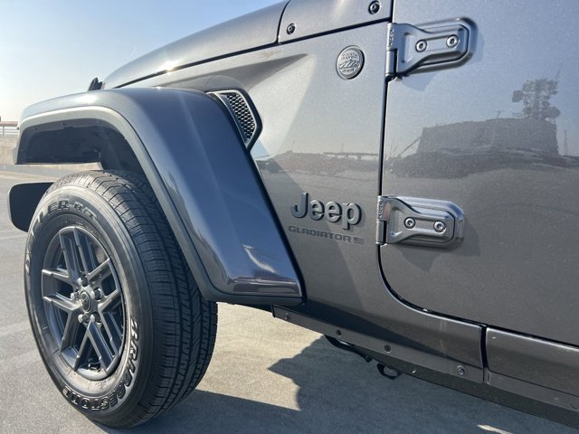 2024 Jeep Gladiator Sport S 16