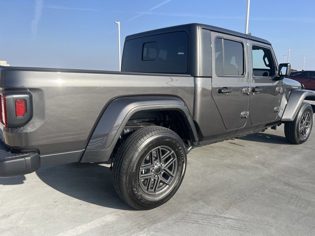 2024 Jeep Gladiator Sport S 29