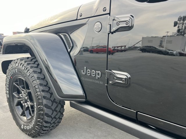 2024 Jeep Gladiator Willys 16